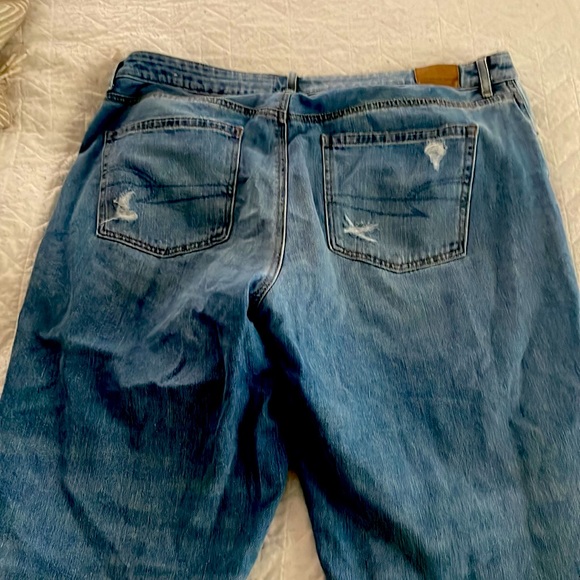 American Eagle Ripped Mom Jean Size 16 - Picture 2 of 4